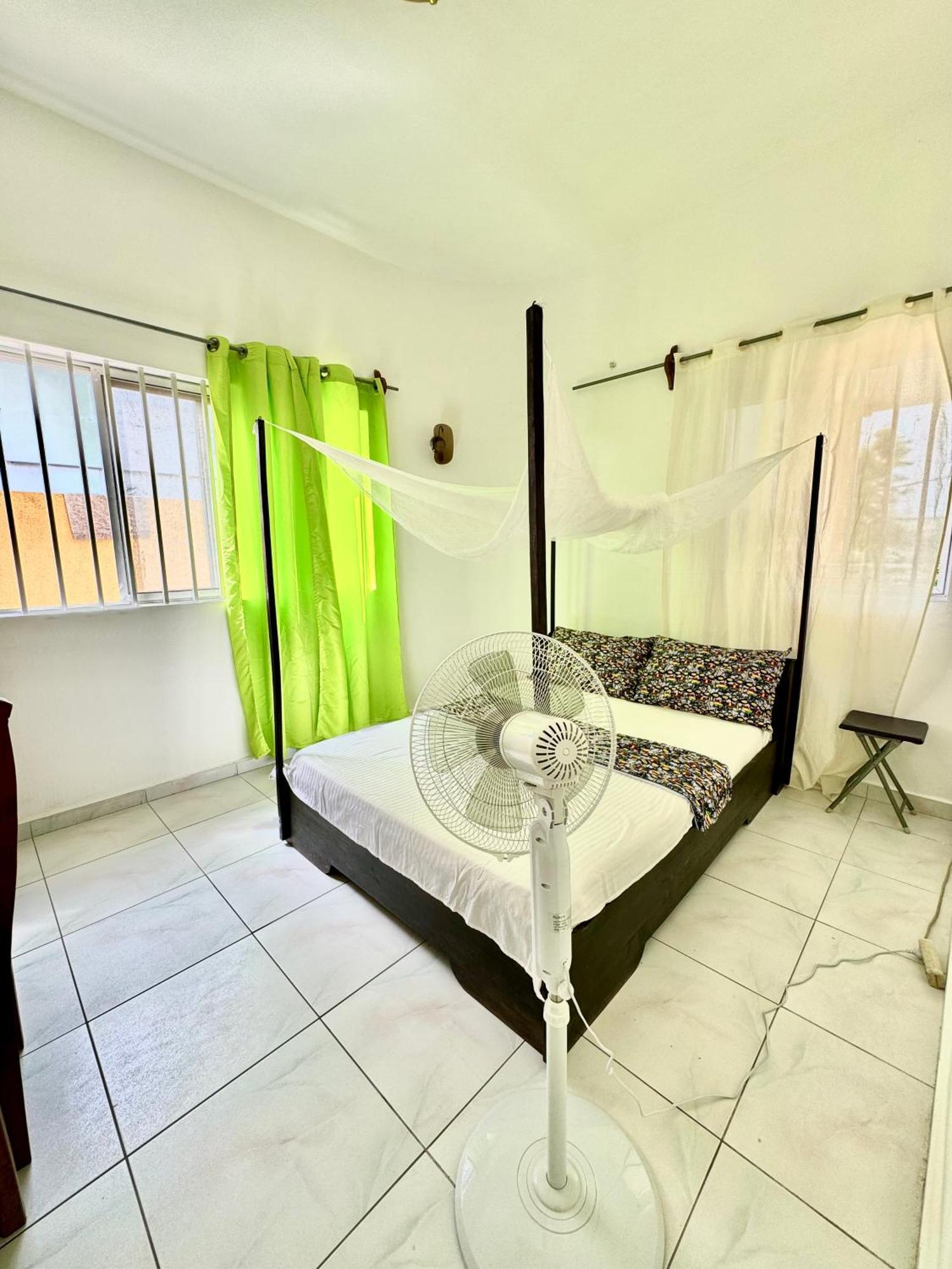 Guesthouse Cocotiers Cotonou Exterior foto