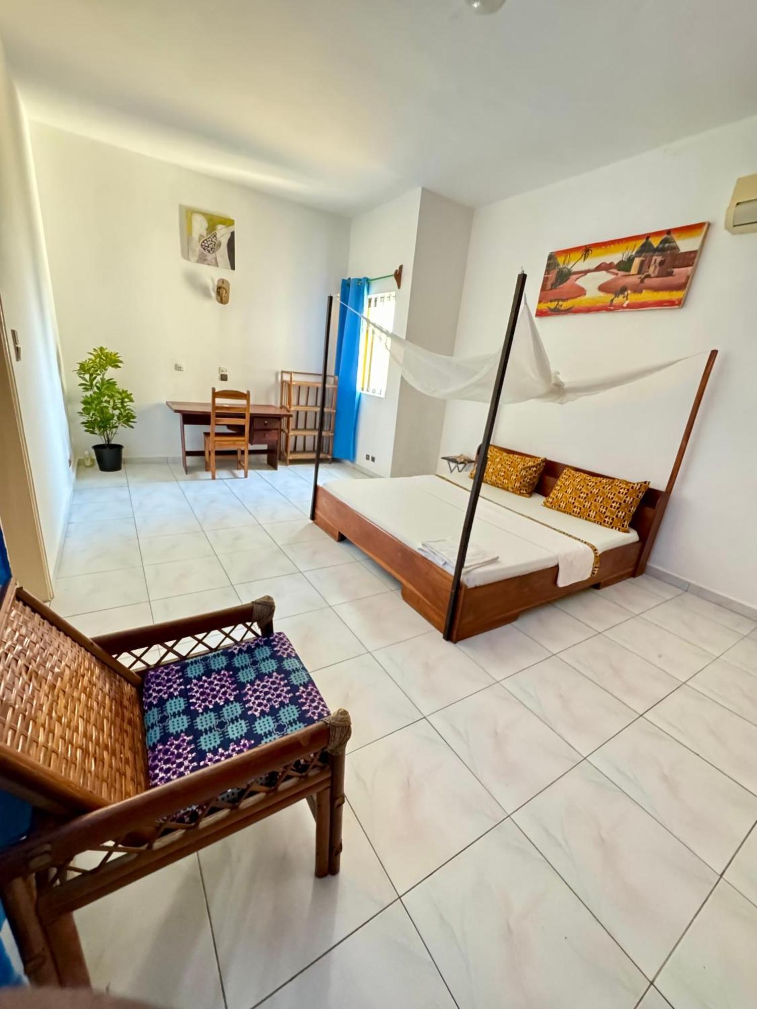 Guesthouse Cocotiers Cotonou Exterior foto